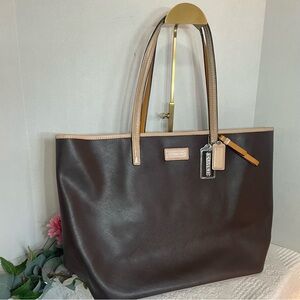Coach Dark Brown Metro British Leather Tote
~ Large ~ Perfect for on the go!!
